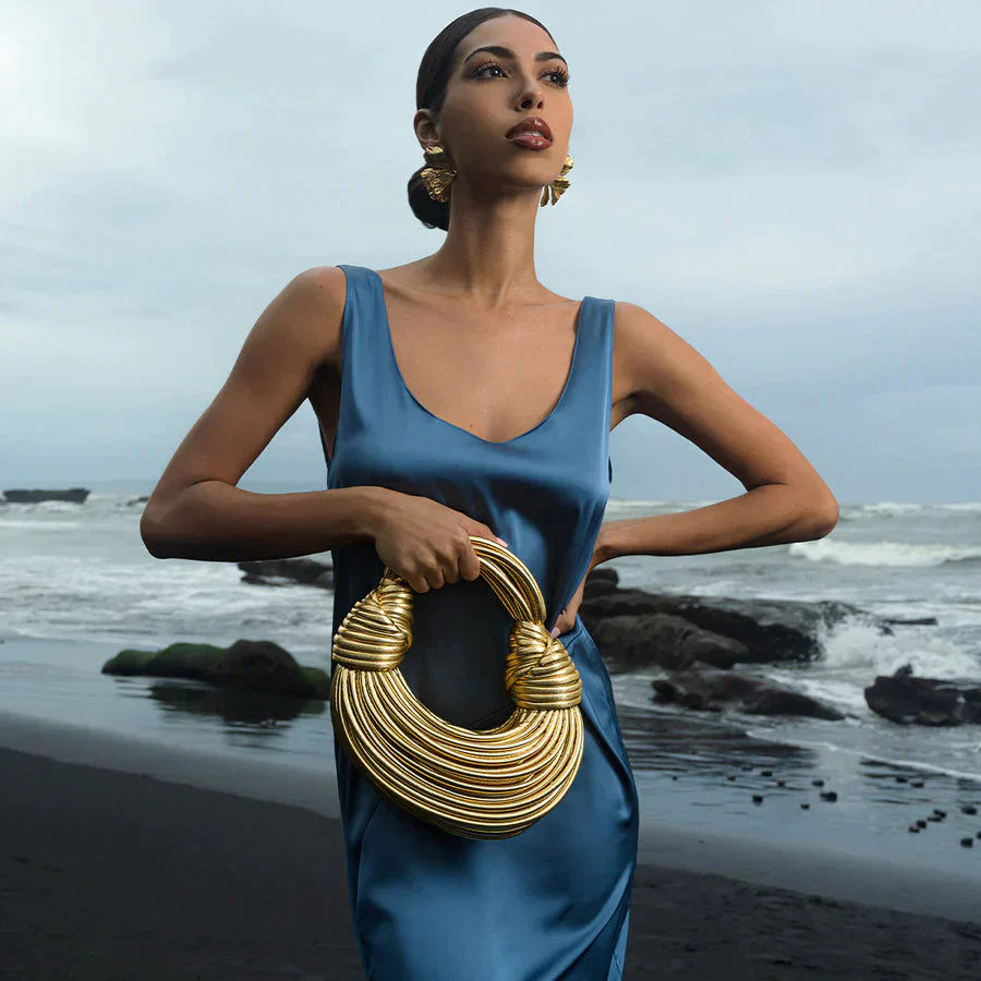 Hand-Woven Women's Handbag - Image 4